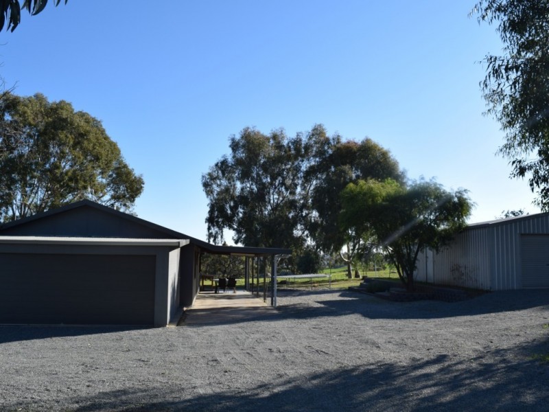 292 Eadine Road, Clackline WA 6564