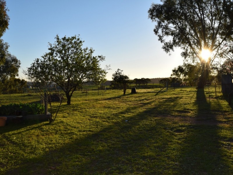 292 Eadine Road, Clackline WA 6564