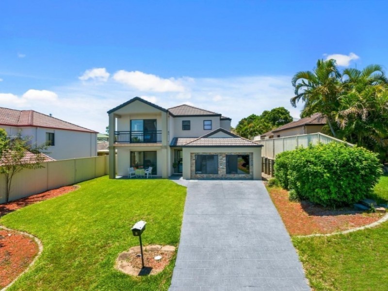 8 Katie Court, Arundel QLD 4214
