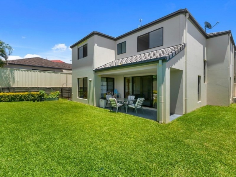 8 Katie Court, Arundel QLD 4214