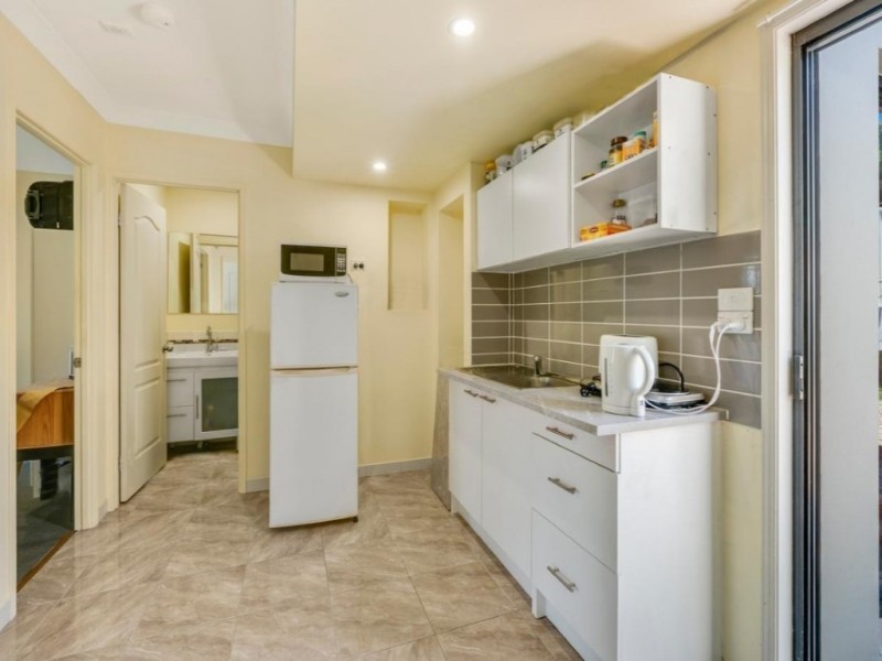 8 Katie Court, Arundel QLD 4214