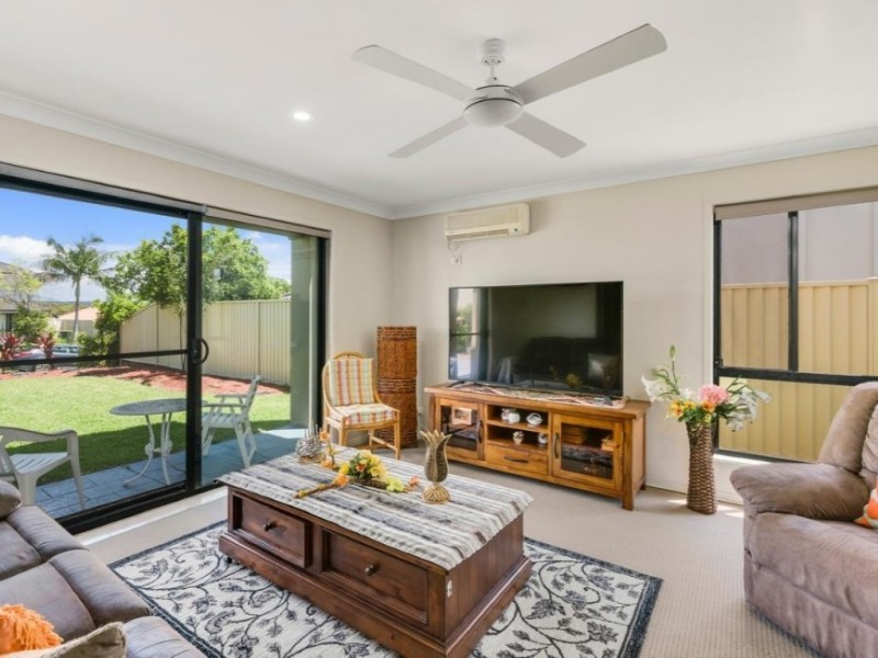 8 Katie Court, Arundel QLD 4214