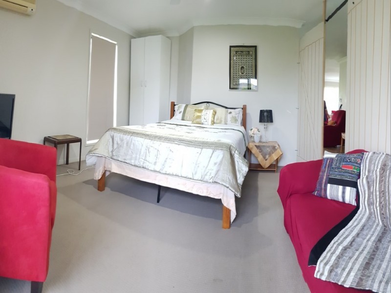 8 Katie Court, Arundel QLD 4214