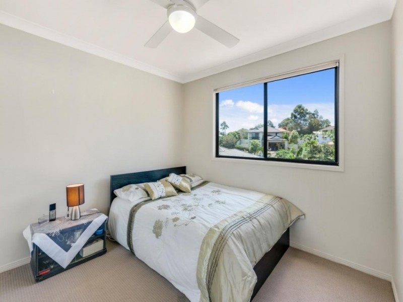 8 Katie Court, Arundel QLD 4214