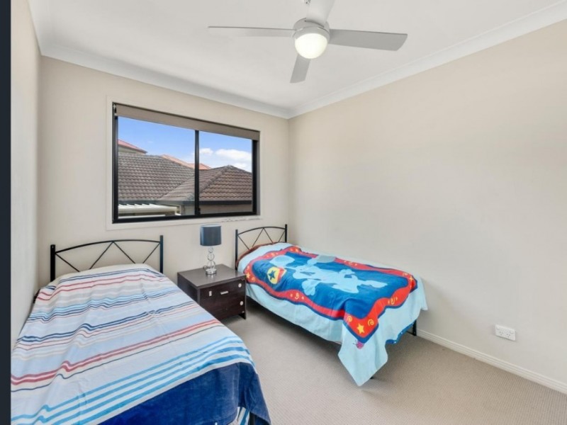 8 Katie Court, Arundel QLD 4214