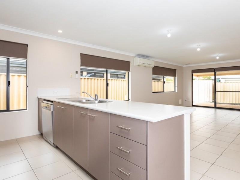 18 Reeves Approach, Dalyellup WA 6230