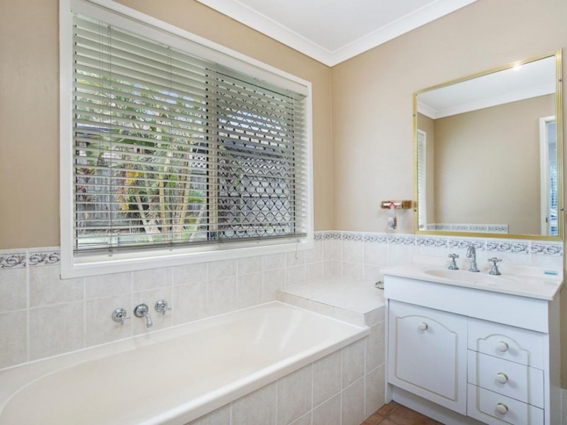 4 Oberon Esplanade, Hemmant QLD 4174