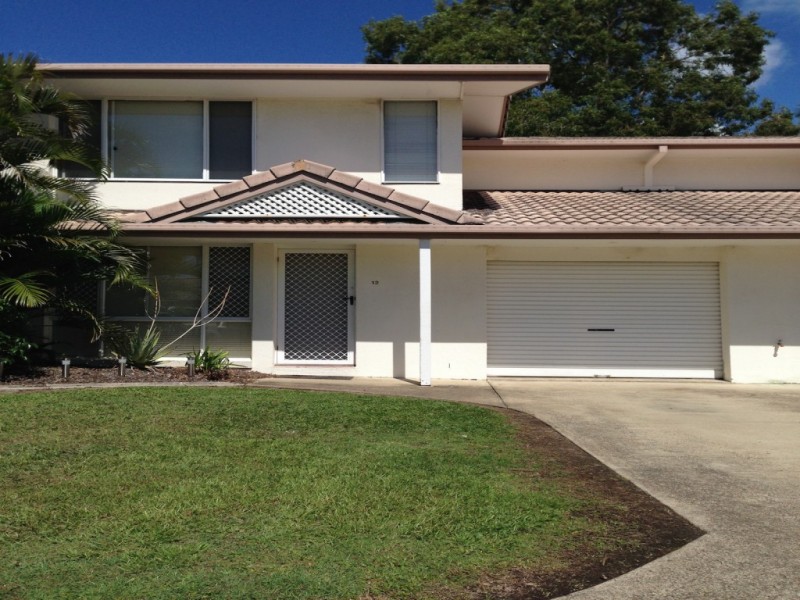 12/2 St Kevins Avenue, Benowa QLD 4217