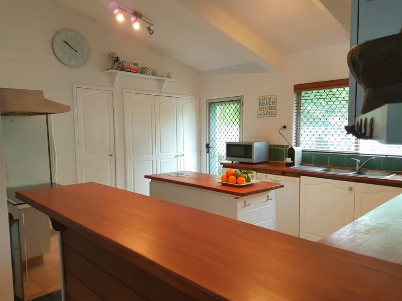 8 Cassava Street, Holloways Beach QLD 4878