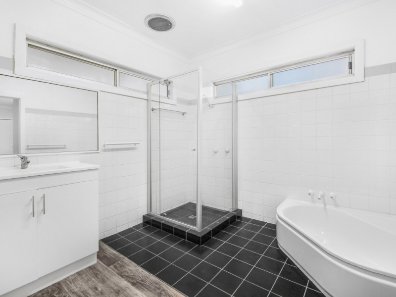 12 Buccan Rd, Buccan QLD 4207