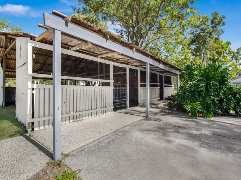 12 Buccan Rd, Buccan QLD 4207