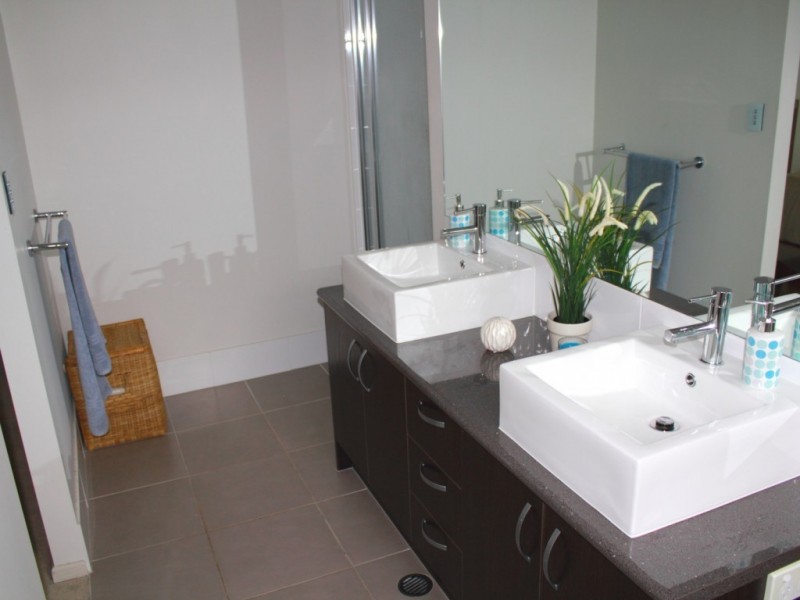 25 Ridgevale Boulevard, Holmview QLD 4207