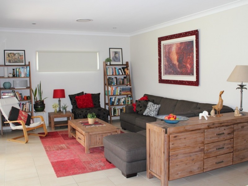 25 Ridgevale Boulevard, Holmview QLD 4207