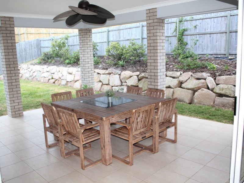 25 Ridgevale Boulevard, Holmview QLD 4207