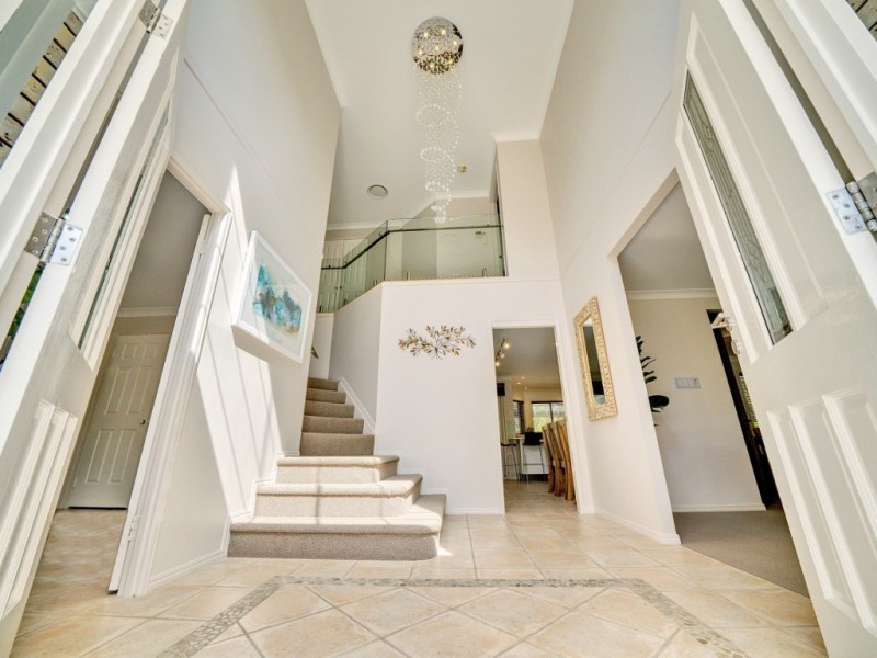 6 Cascade Close, Riverhills QLD 4074