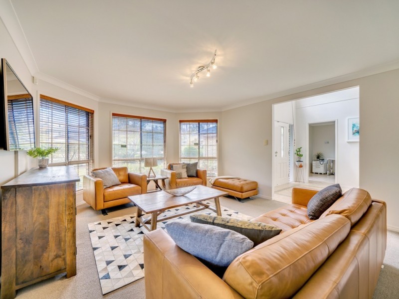 6 Cascade Close, Riverhills QLD 4074