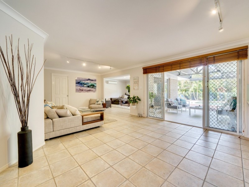 6 Cascade Close, Riverhills QLD 4074