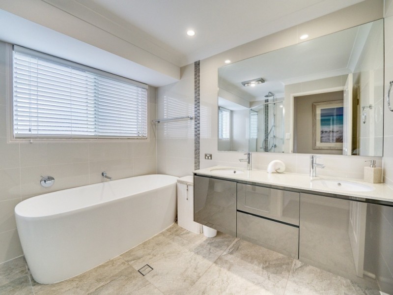 6 Cascade Close, Riverhills QLD 4074