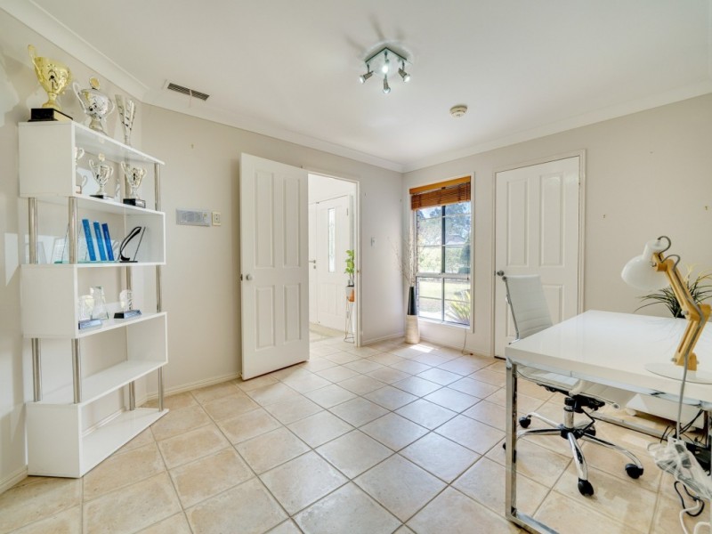 6 Cascade Close, Riverhills QLD 4074