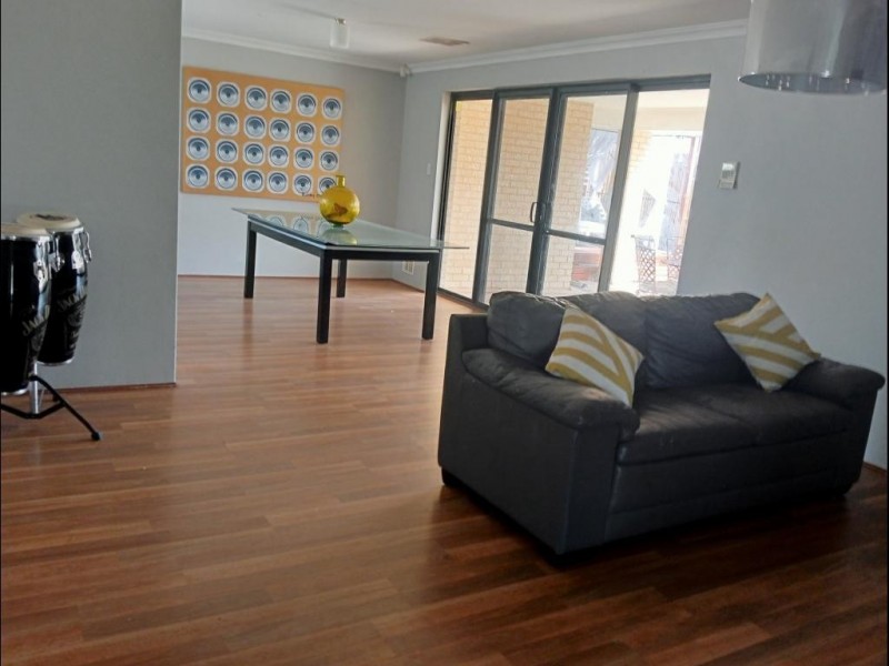 18 Sparrow Way, Spearwood WA 6163