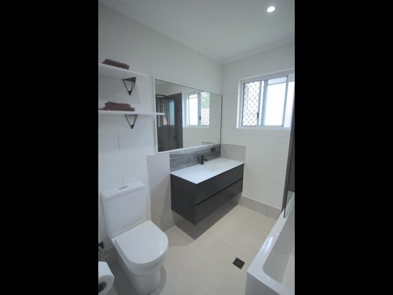 2/12-14 Ireland Cr, Whitfield QLD 4870