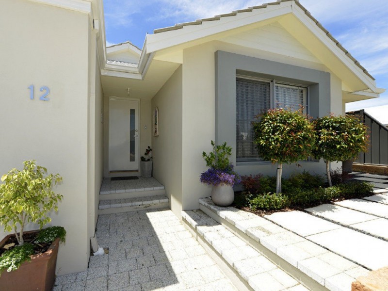 12 Viminea Street, Carramar WA 6031