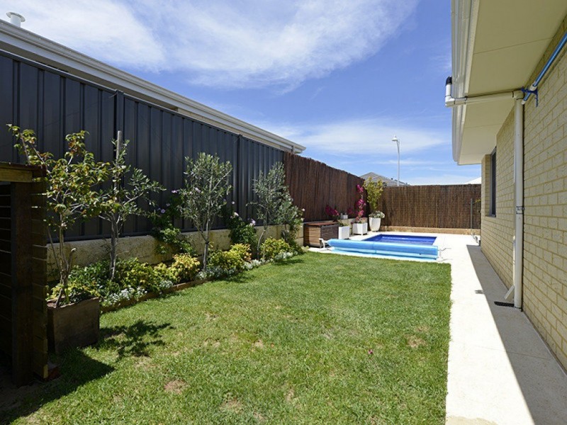 12 Viminea Street, Carramar WA 6031
