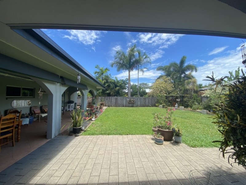 10 Hagen Close, Trinity Beach QLD 4879