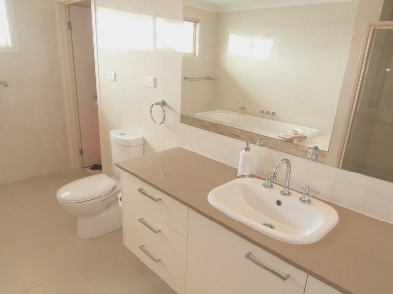 3 Banool Circuit, Bomaderry NSW 2541