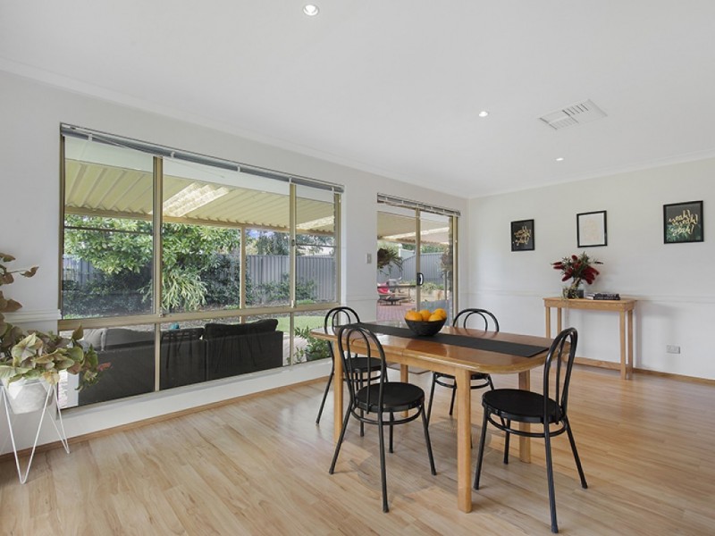 11 Sunshine Place, Bibra Lake WA 6163