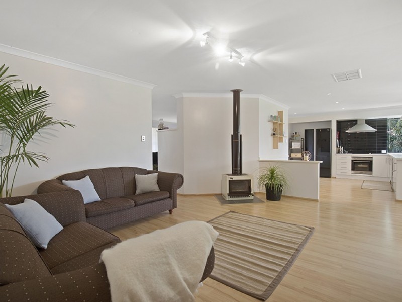 11 Sunshine Place, Bibra Lake WA 6163