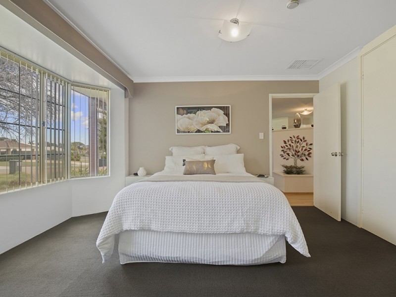 11 Sunshine Place, Bibra Lake WA 6163