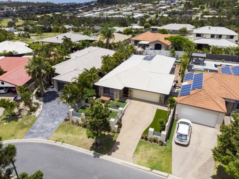 7 Irvine Street, Pacific Pines QLD 4211