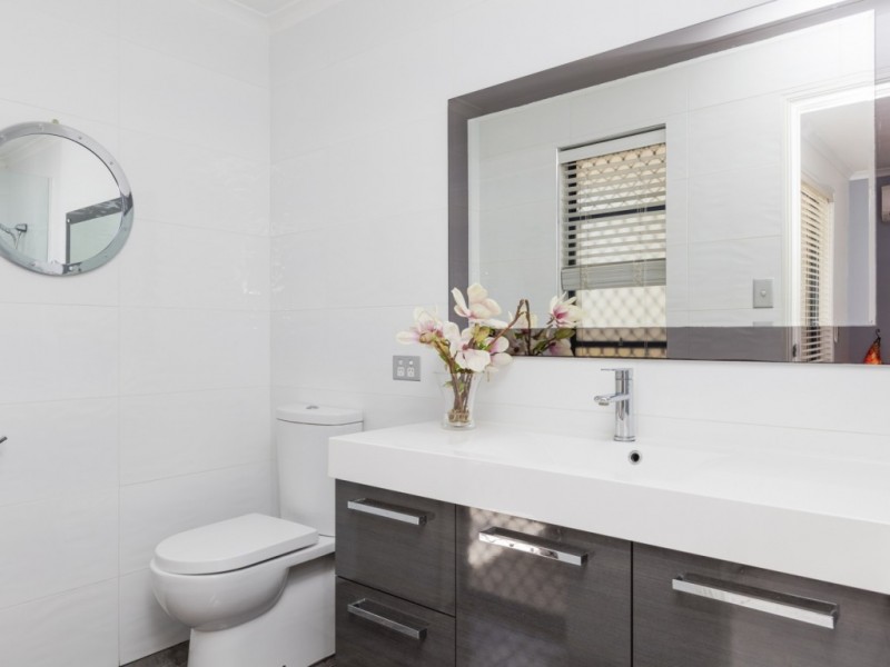 7 Irvine Street, Pacific Pines QLD 4211