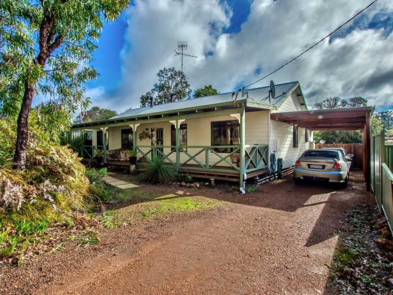 18 Begonia Court, Dwellingup WA 6213