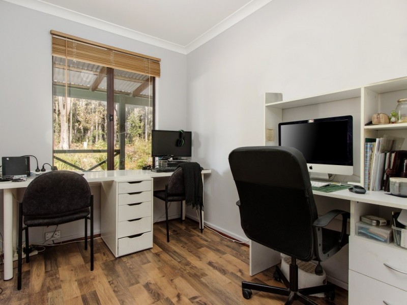 18 Begonia Court, Dwellingup WA 6213