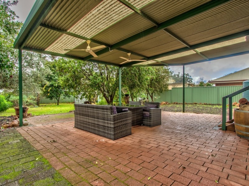 18 Begonia Court, Dwellingup WA 6213