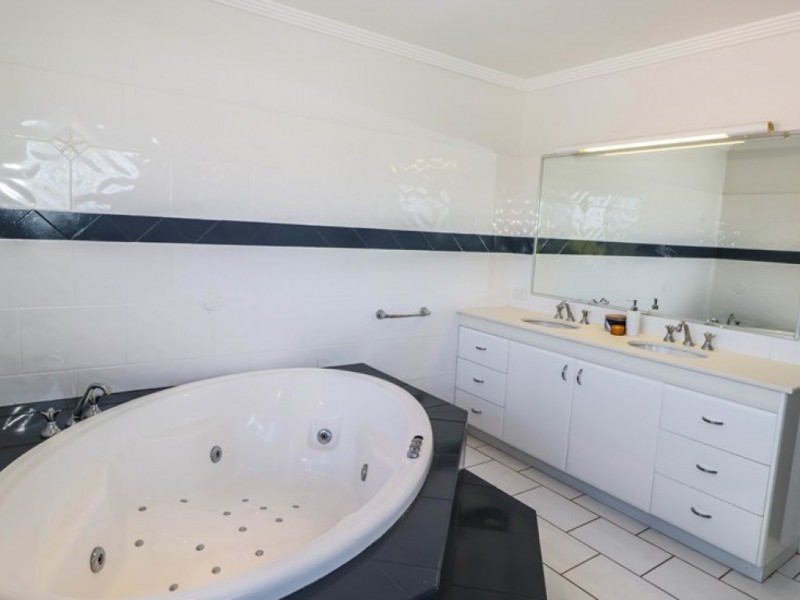 8 Pryor Street, Ormiston QLD 4160