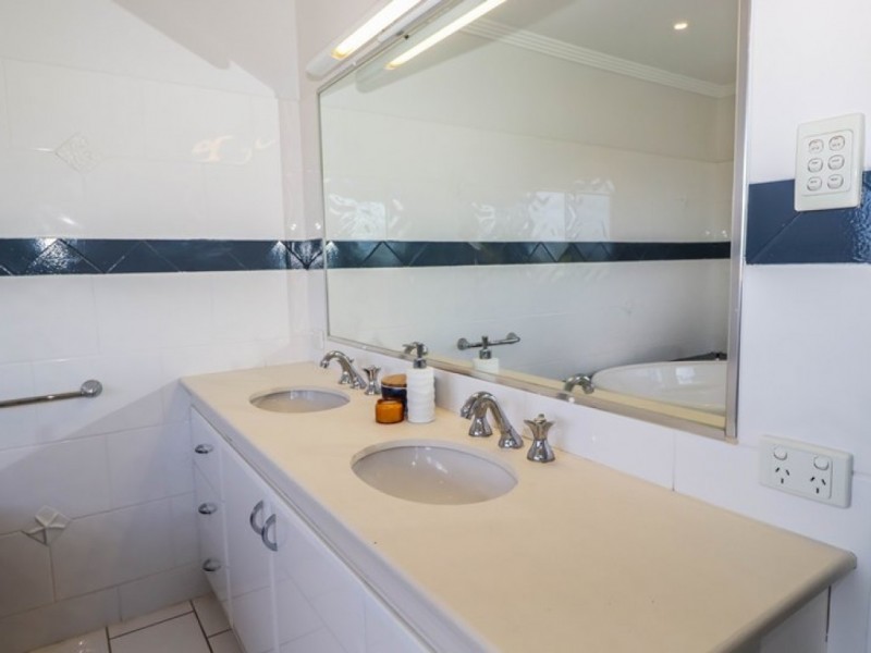 8 Pryor Street, Ormiston QLD 4160