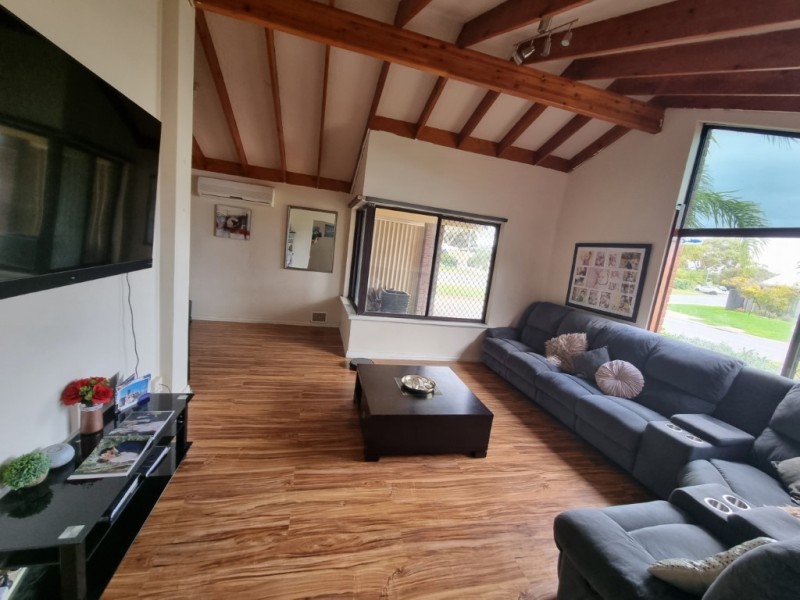 2 Vanguard Crt, Port Kennedy WA 6172