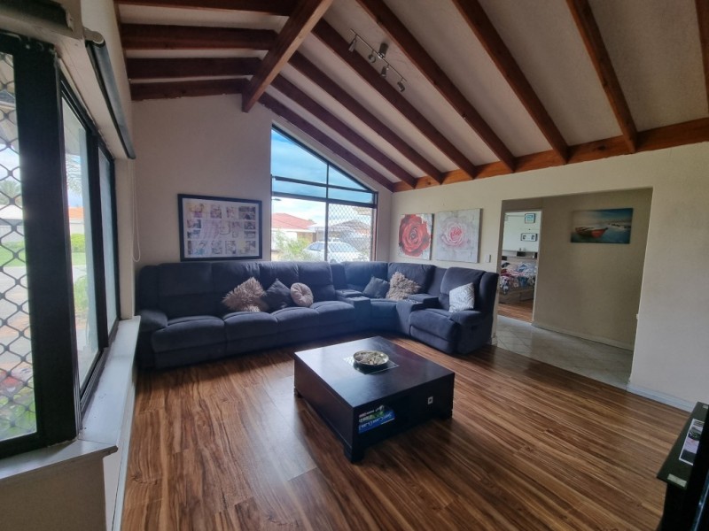 2 Vanguard Crt, Port Kennedy WA 6172