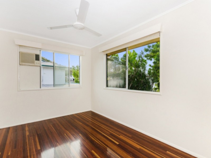 10 Etheridge Street, Mount Louisa QLD 4814