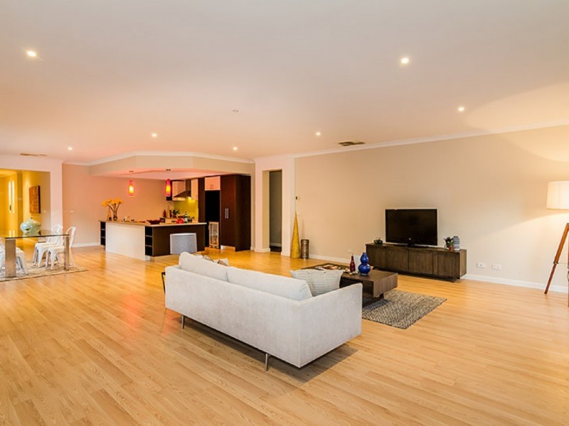 15 Devaney Avenue, Lynbrook VIC 3975