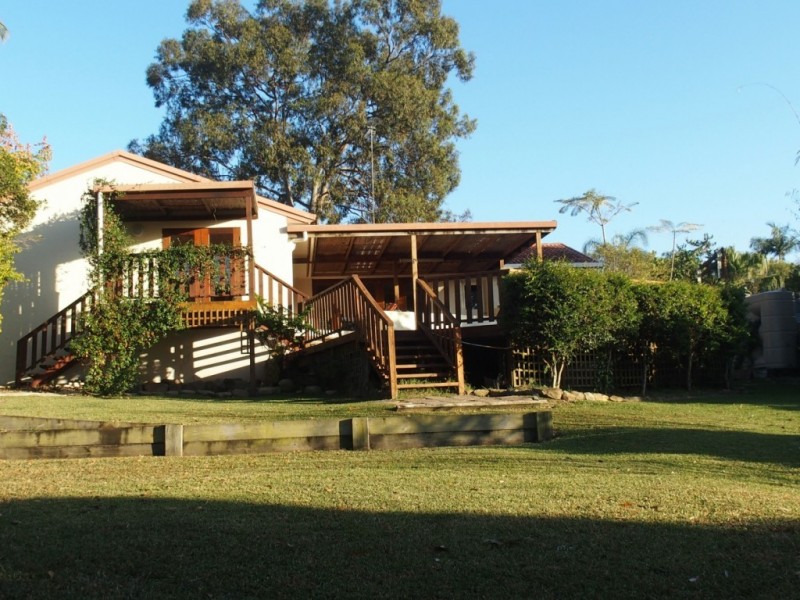 8 Jerrob Court, Carrara QLD 4211