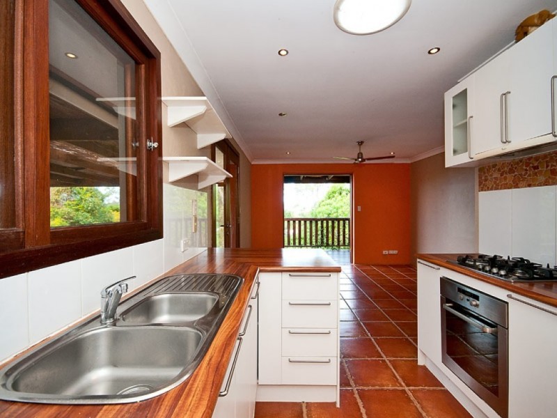 8 Jerrob Court, Carrara QLD 4211