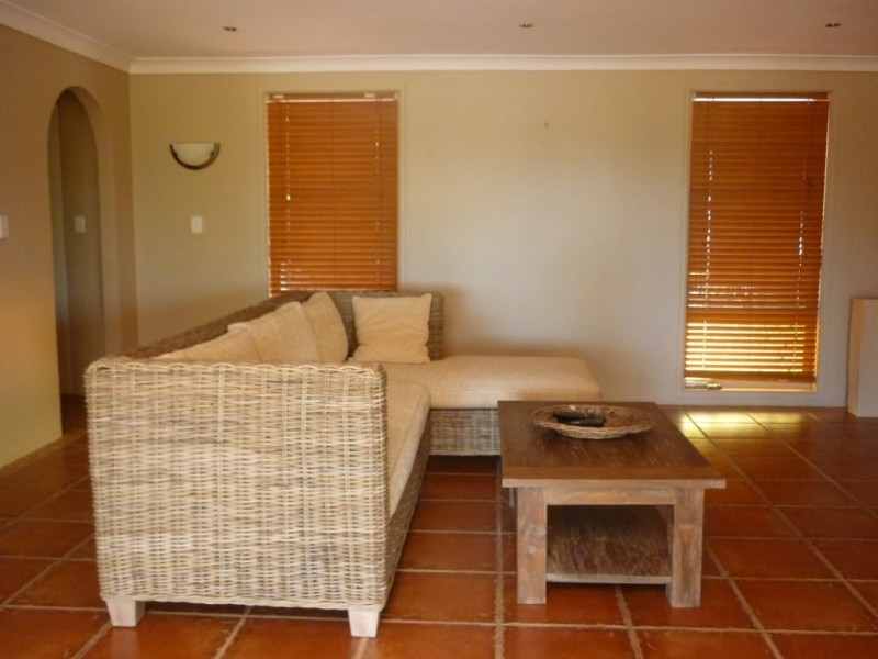 8 Jerrob Court, Carrara QLD 4211