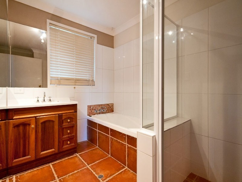 8 Jerrob Court, Carrara QLD 4211