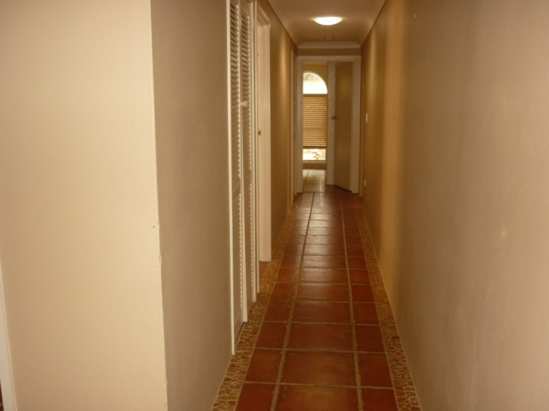 8 Jerrob Court, Carrara QLD 4211