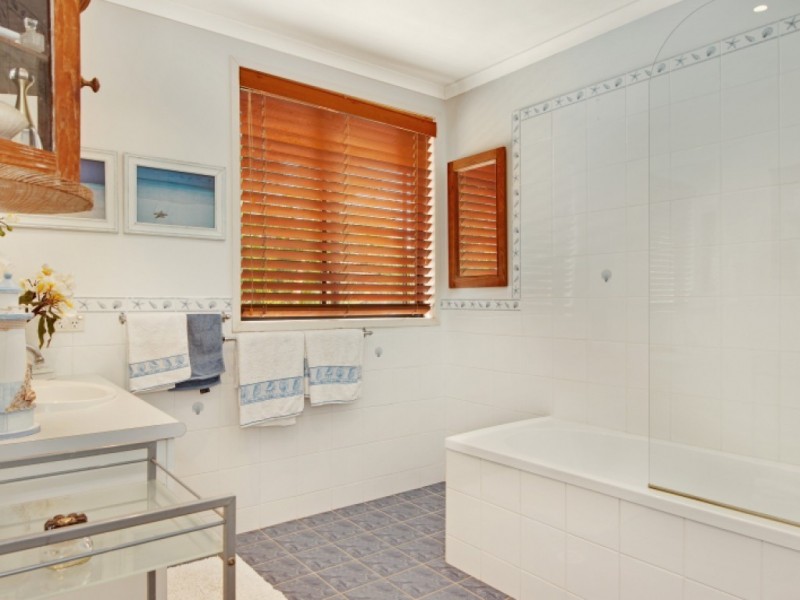 18 Anniversary Place, Tuggerah NSW 2259