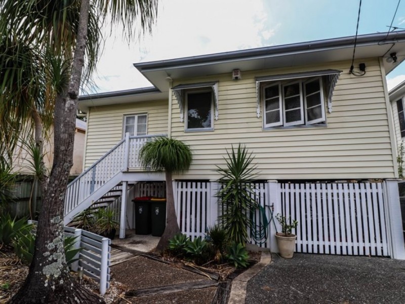 54 Pear Street, Greenslopes QLD 4120